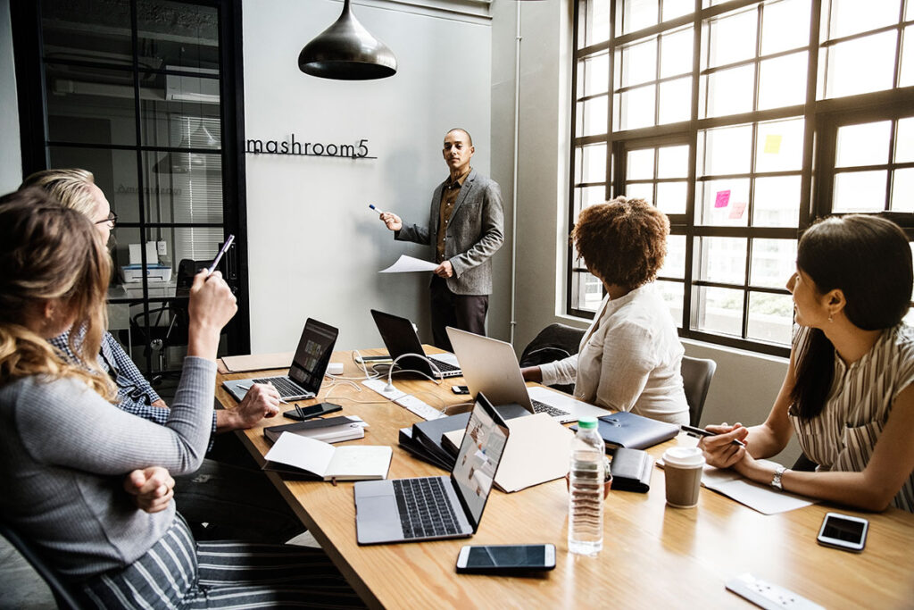 Boosting social media for enhancing business Boosting social media for enhancing business